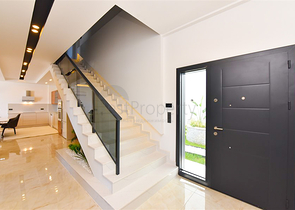 فلل للبيع في الانيا -تصميم فاخر مع مسبح خاص -في كارجيجاك / الانيا 