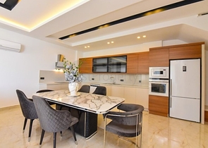 فلل للبيع في الانيا -تصميم فاخر مع مسبح خاص -في كارجيجاك / الانيا 