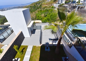 فلل للبيع في الانيا -تصميم فاخر مع مسبح خاص -في كارجيجاك / الانيا 