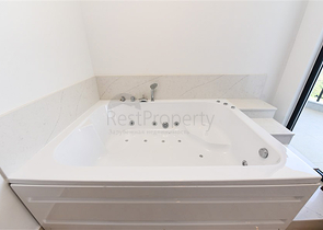 فلل للبيع في الانيا -تصميم فاخر مع مسبح خاص -في كارجيجاك / الانيا 