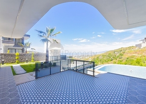 فلل للبيع في الانيا -تصميم فاخر مع مسبح خاص -في كارجيجاك / الانيا 