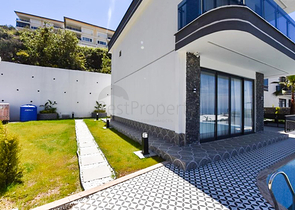 فلل للبيع في الانيا -تصميم فاخر مع مسبح خاص -في كارجيجاك / الانيا 