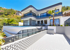 فلل للبيع في الانيا -تصميم فاخر مع مسبح خاص -في كارجيجاك / الانيا 