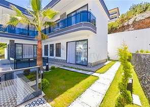 فلل للبيع في الانيا -تصميم فاخر مع مسبح خاص -في كارجيجاك / الانيا 