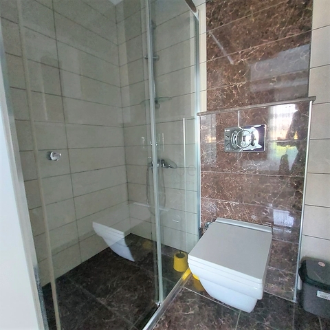 منطقة سكنية هادئة وقريبة من الخدامات - شقة 2 غرفة وصالة مفروشة -مجمع جديد -في اوبا / الانيا 