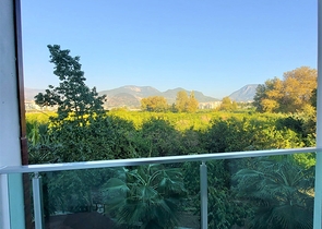 منطقة سكنية هادئة وقريبة من الخدامات - شقة 2 غرفة وصالة مفروشة -مجمع جديد -في اوبا / الانيا 