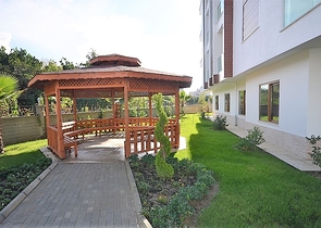 منطقة سكنية هادئة وقريبة من الخدامات - شقة 2 غرفة وصالة مفروشة -مجمع جديد -في اوبا / الانيا 