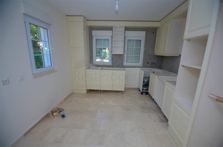 فلل للبيع في الانيا - فيلا 3 غرف وصالة واسعة -ضمن مجمع -في افسلار / الانيا 