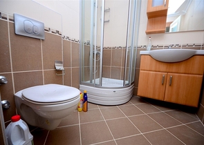 فلل للبيع في الانيا - فيلا 3 غرف وصالة واسعة -ضمن مجمع -في افسلار / الانيا 