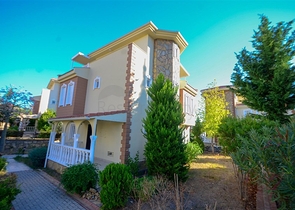 فلل للبيع في الانيا - فيلا 3 غرف وصالة واسعة -ضمن مجمع -في افسلار / الانيا 