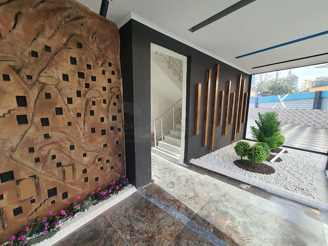 شقة غرفة وصالة جديدة - مفروشة وضمن مجمع سكني في محمودلار / الانيا 