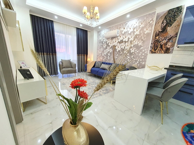 شقة غرفة وصالة جديدة - مفروشة وضمن مجمع سكني في محمودلار / الانيا 