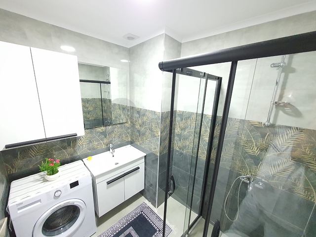 شقة غرفة وصالة جديدة - مفروشة وضمن مجمع سكني في محمودلار / الانيا 