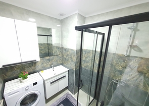 شقة غرفة وصالة جديدة - مفروشة وضمن مجمع سكني في محمودلار / الانيا 