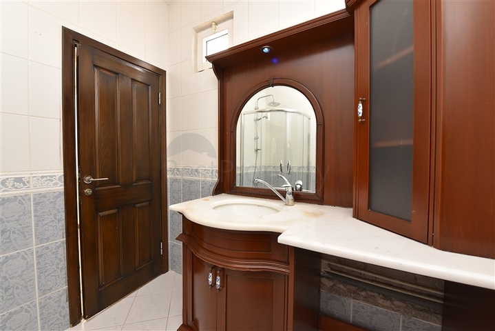 قريبة من شاطئ كليوباترا -دوبلكس 3 غرف وصالة -في مركز الانيا 