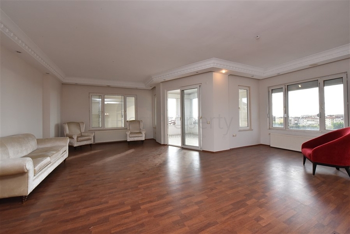 قريبة من شاطئ كليوباترا -دوبلكس 3 غرف وصالة -في مركز الانيا 