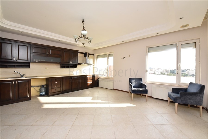 قريبة من شاطئ كليوباترا -دوبلكس 3 غرف وصالة -في مركز الانيا 