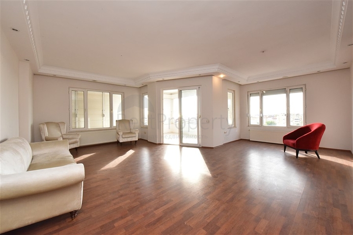 قريبة من شاطئ كليوباترا -دوبلكس 3 غرف وصالة -في مركز الانيا 