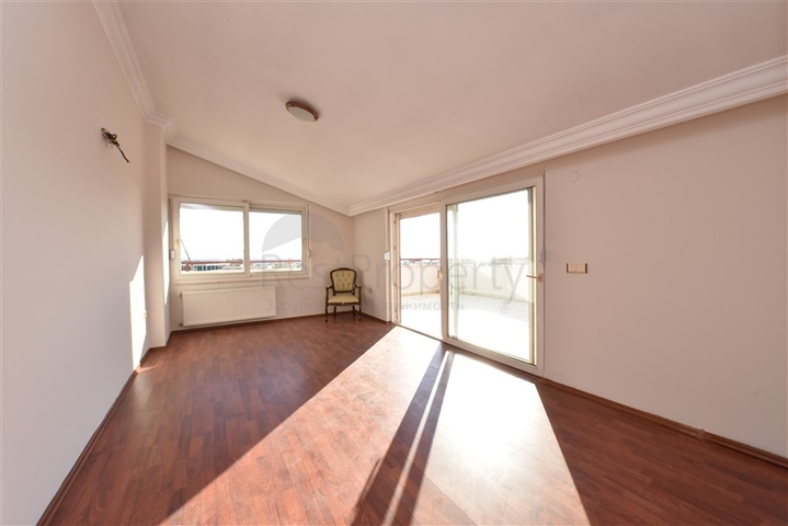 قريبة من شاطئ كليوباترا -دوبلكس 3 غرف وصالة -في مركز الانيا 