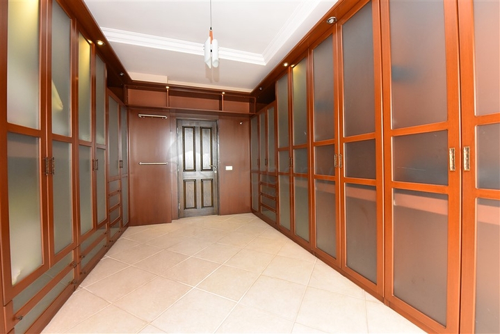 قريبة من شاطئ كليوباترا -دوبلكس 3 غرف وصالة -في مركز الانيا 