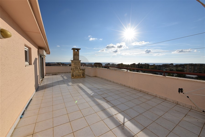 قريبة من شاطئ كليوباترا -دوبلكس 3 غرف وصالة -في مركز الانيا 