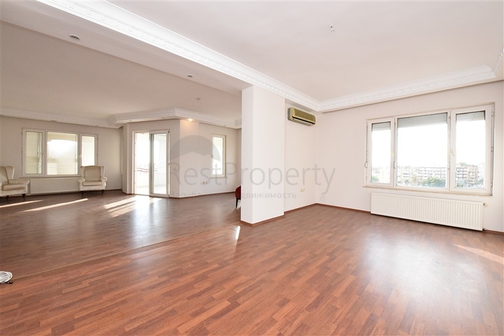 قريبة من شاطئ كليوباترا -دوبلكس 3 غرف وصالة -في مركز الانيا 