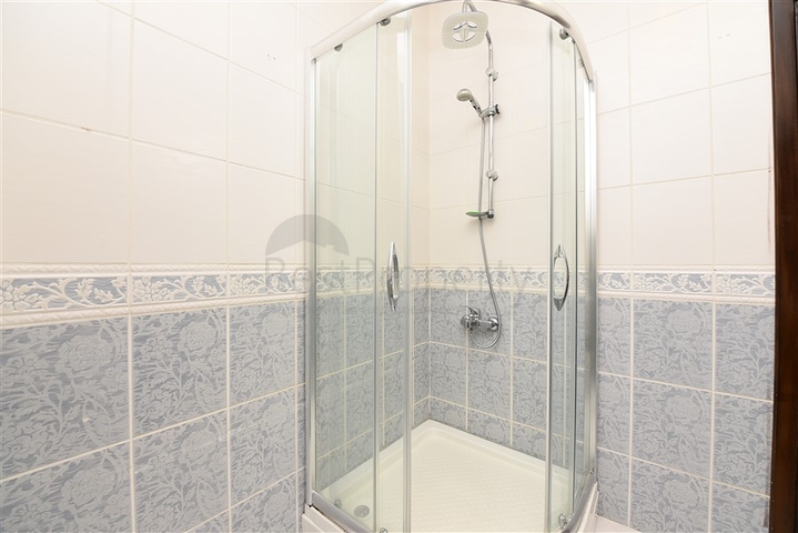 قريبة من شاطئ كليوباترا -دوبلكس 3 غرف وصالة -في مركز الانيا 