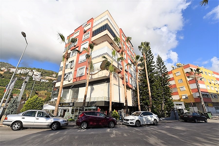 قريبة من شاطئ كليوباترا -دوبلكس 3 غرف وصالة -في مركز الانيا 