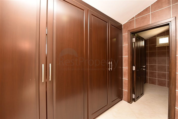 قريبة من شاطئ كليوباترا -دوبلكس 3 غرف وصالة -في مركز الانيا 