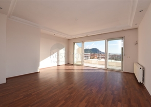 قريبة من شاطئ كليوباترا -دوبلكس 3 غرف وصالة -في مركز الانيا 