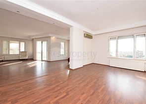 قريبة من شاطئ كليوباترا -دوبلكس 3 غرف وصالة -في مركز الانيا 