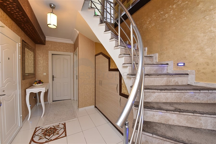 منزل العائلة - دوبلكس واسعة 5 غرف وصالة -في جيكجلي / الانيا 