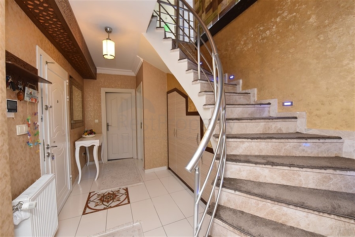 منزل العائلة - دوبلكس واسعة 5 غرف وصالة -في جيكجلي / الانيا 