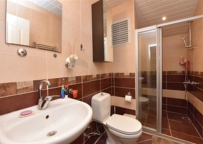 منزل العائلة - دوبلكس واسعة 5 غرف وصالة -في جيكجلي / الانيا 