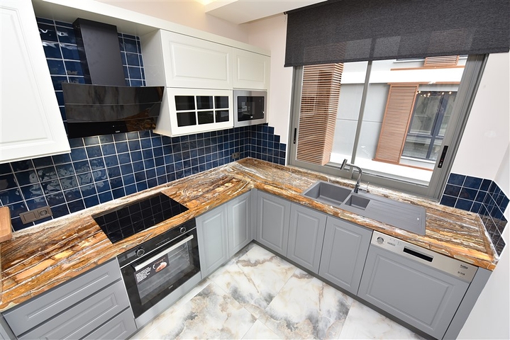 شاطئ كليوباترا - شقة 2 غرفة وصالة ضمن مجمع حديث -في مركز الانيا 