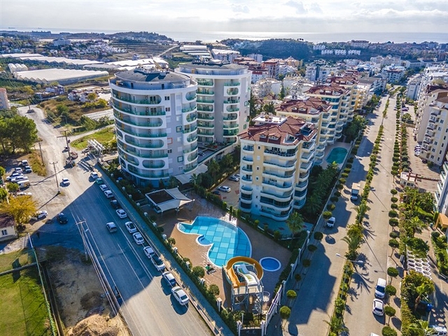 اطلالة بحر - شقة للبيع ضمن مجمع يضم كافة الخدمات في افسلار / الانيا 