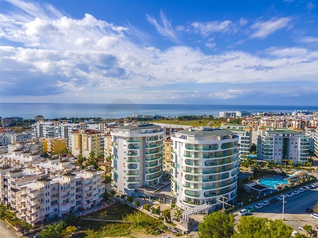 اطلالة بحر - شقة للبيع ضمن مجمع يضم كافة الخدمات في افسلار / الانيا 