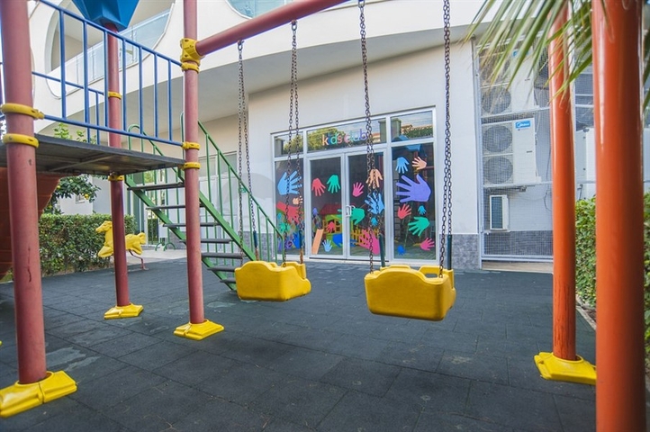 اطلالة بحر - شقة للبيع ضمن مجمع يضم كافة الخدمات في افسلار / الانيا 