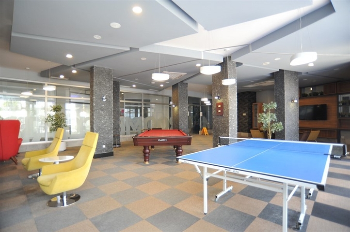 اطلالة بحر - شقة للبيع ضمن مجمع يضم كافة الخدمات في افسلار / الانيا 