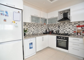 اطلالة بحر - شقة للبيع ضمن مجمع يضم كافة الخدمات في افسلار / الانيا 