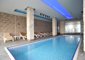 اطلالة بحر - شقة للبيع ضمن مجمع يضم كافة الخدمات في افسلار / الانيا 