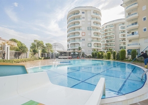 اطلالة بحر - شقة للبيع ضمن مجمع يضم كافة الخدمات في افسلار / الانيا 