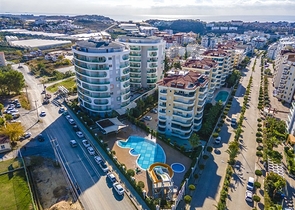 اطلالة بحر - شقة للبيع ضمن مجمع يضم كافة الخدمات في افسلار / الانيا 