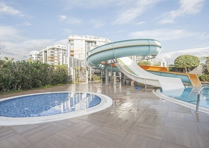 اطلالة بحر - شقة للبيع ضمن مجمع يضم كافة الخدمات في افسلار / الانيا 