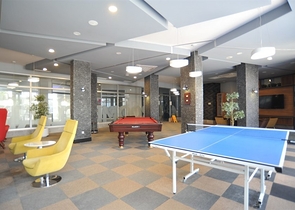 اطلالة بحر - شقة للبيع ضمن مجمع يضم كافة الخدمات في افسلار / الانيا 