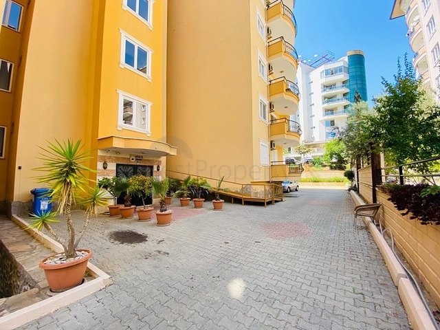 عقارات للبيع في مركز الانيا - شقة 2 غرفة وصالة مفروشة .