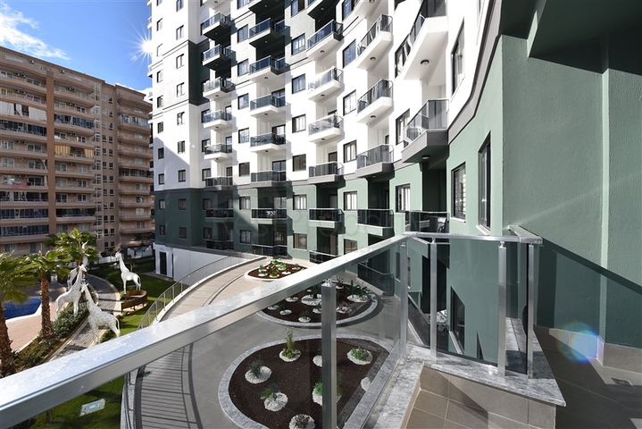 شقق للبيع في مجمع فاخر في الانيا - غرفة وصالة -في محمودلار 