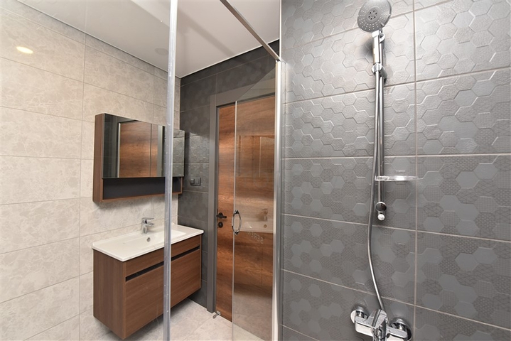 شقق للبيع في مجمع فاخر في الانيا - غرفة وصالة -في محمودلار 