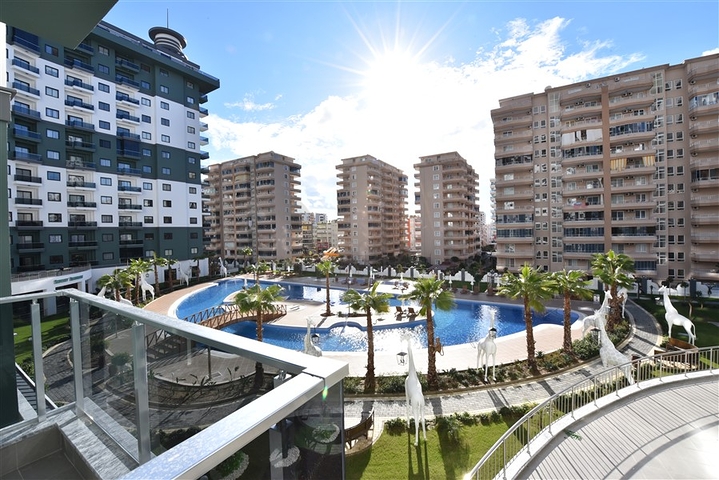 شقق للبيع في مجمع فاخر في الانيا - غرفة وصالة -في محمودلار 