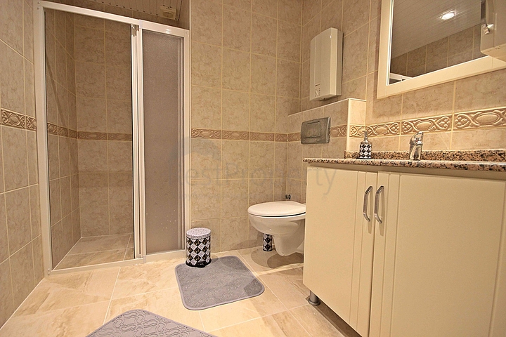 قريبة من البحر - شقة 2 غرفة وصالة مفروشة -في محمودلار / الانيا 